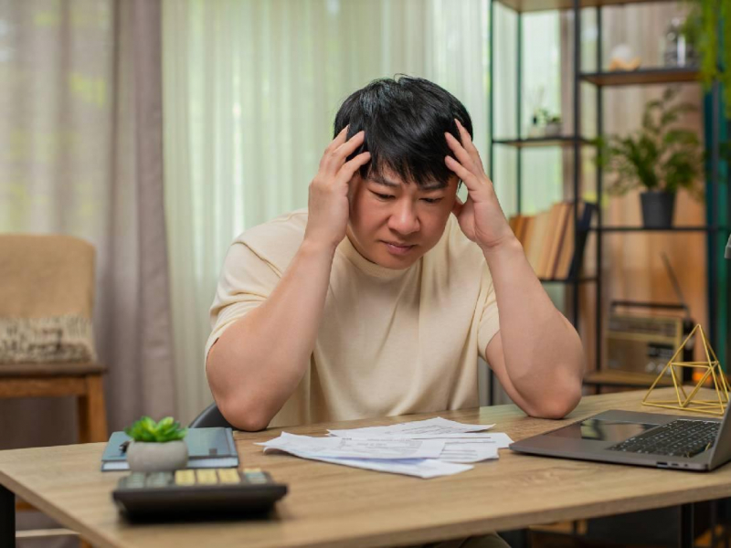 存到1000萬就能財務自由？他44歲提早退休，5年後只剩300萬「好想回去上班」...少算4件事，退休金根本不夠燒